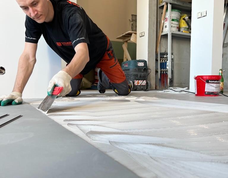 Укладка клеевого кварцвинила