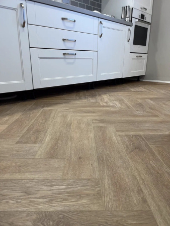 Кварцвиниловая плитка (Елочка) Alpine Floor PARQUET LIGHT ECO 13-10 Макадамия