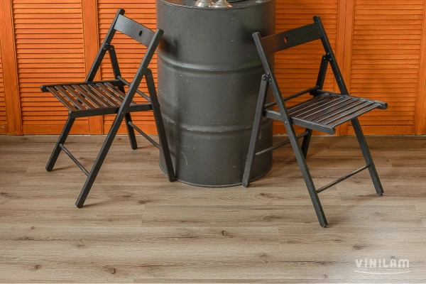 Клеевая кварцвиниловая плитка VINILAM Glue Дуб Дамп (Rich) 8838 Glue