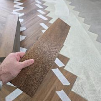Клеевая LVT плитка